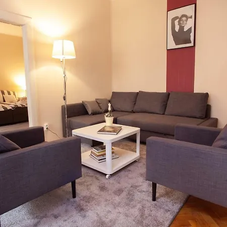 Civis Center Apartman