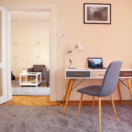 Civis Center Apartman